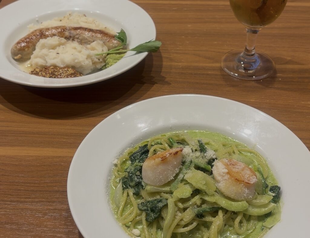 幸せバルの感謝パスタと腸詰のハンバーグの画像