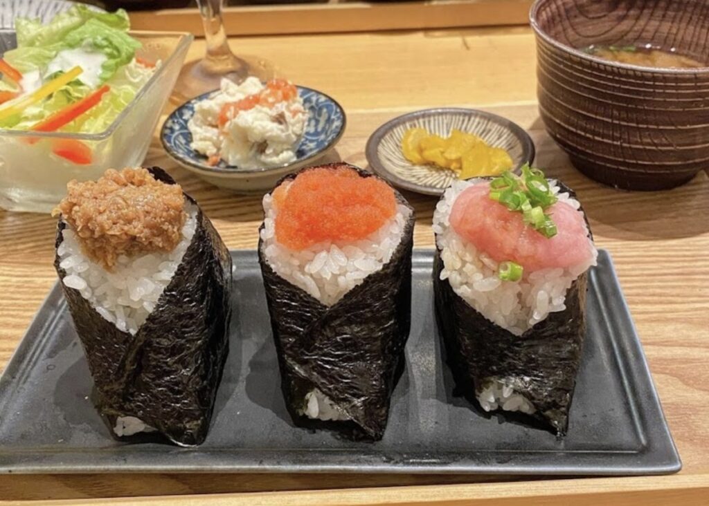 大人気のおにぎり（カツ、明太子、ネギトロ）定食セットの画像